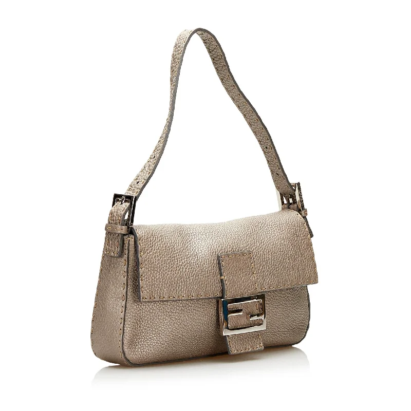 Fendi Baguette bags with a detachable shoulder strap for hands - free convenienceFendi Selleria Baguette (SHG-36061)