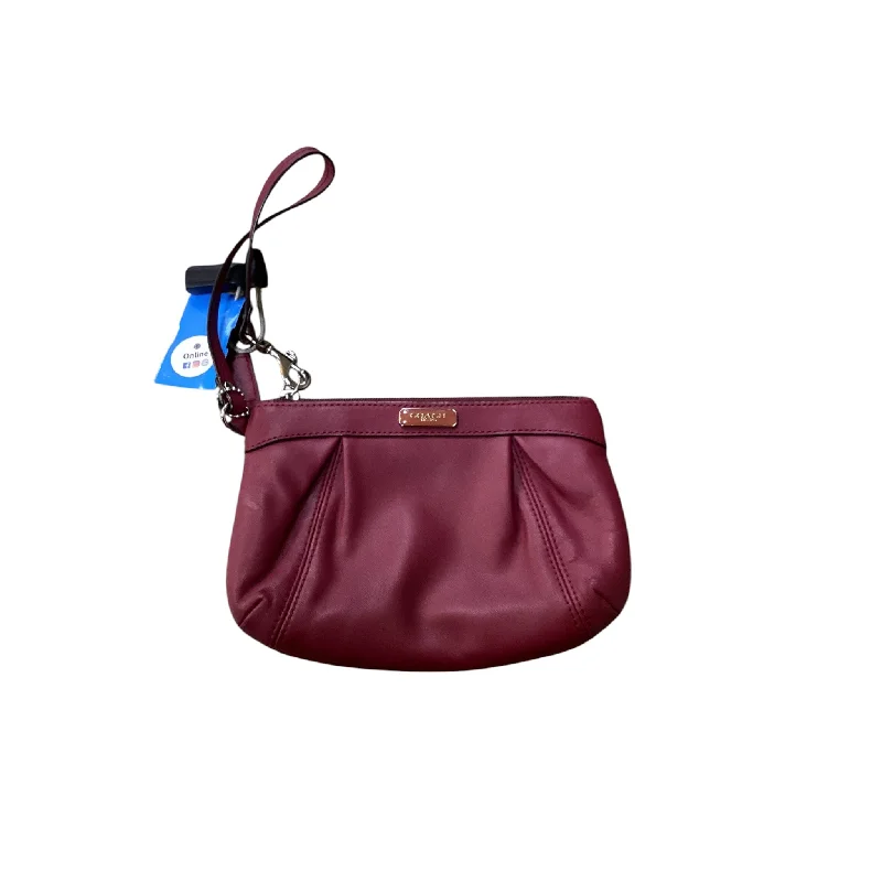 Coach bags with a zippered interior pocket for separating itemsWristlet Designer By Coach, Size: Small