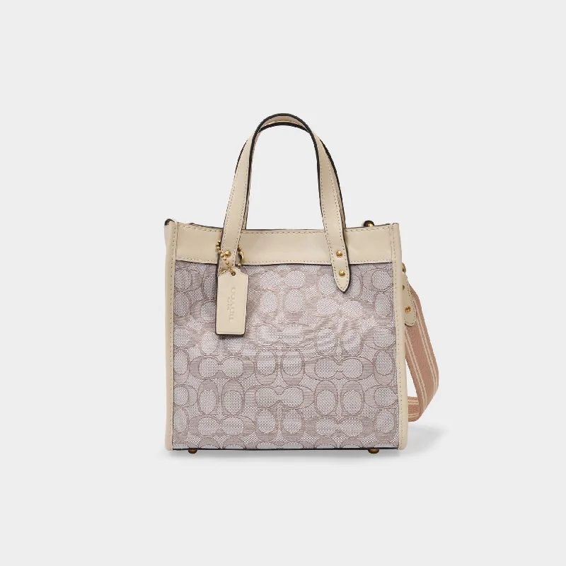 Ladies Coach Borough bags in a pastel shade for a soft and delicate appearanceTote 22 Bag in Beige Canvas