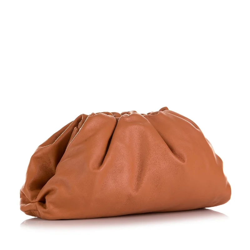 Bottega Veneta bags in ombre colorsBottega Veneta The Pouch Clutch (SHG-G1QHXS)