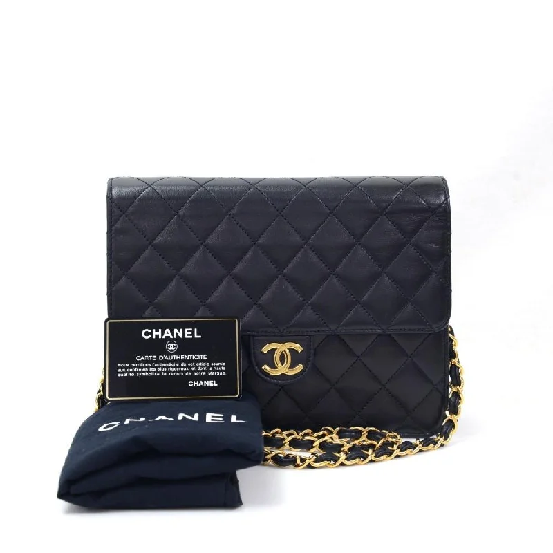 Chanel Quilted Leather Shoulder Bag for FashionistasSingle Flap Shoulder Bag