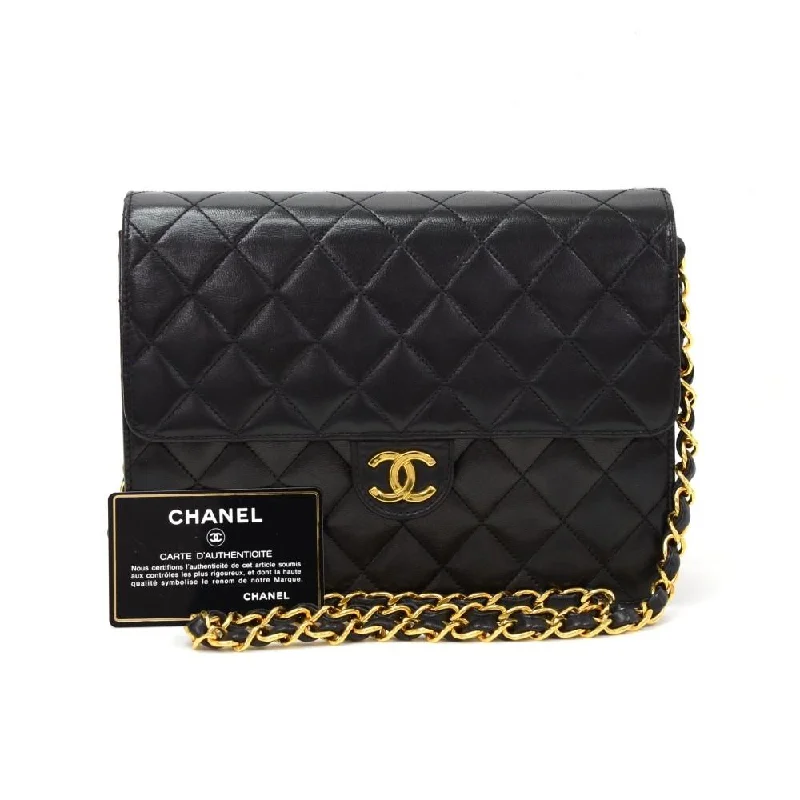 Chanel Lightweight Handbag for Daily ErrandsQuilted Lambskin Leather Bag