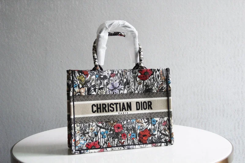 Luxury Christian Dior crossbody bags with a chain - link strapChristian Dior  Bags - 3763