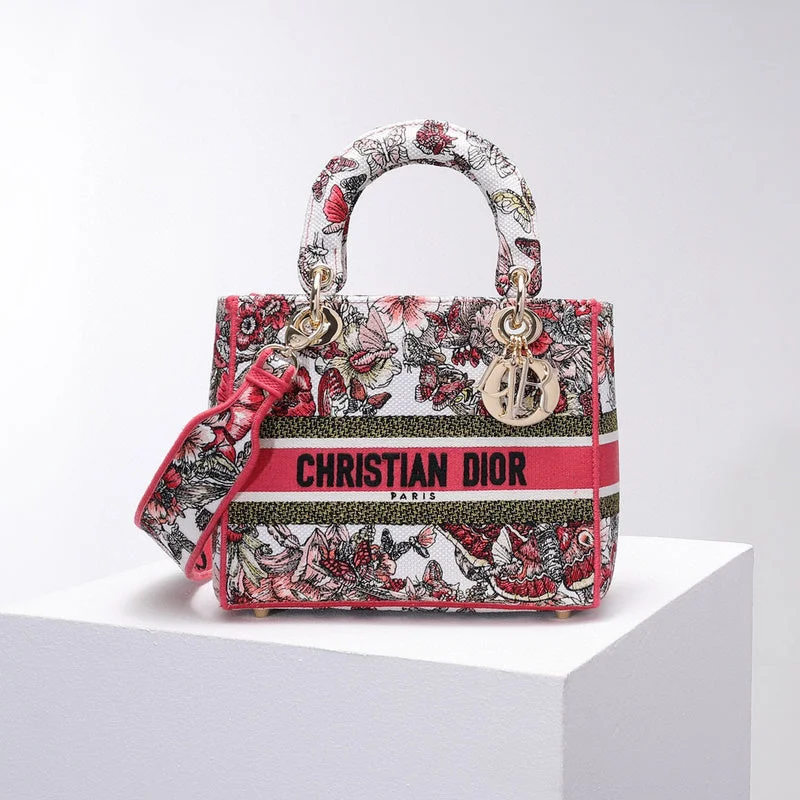 Fashion - forward Christian Dior tote bags for the modern womanChristian Dior  Bags - 3784