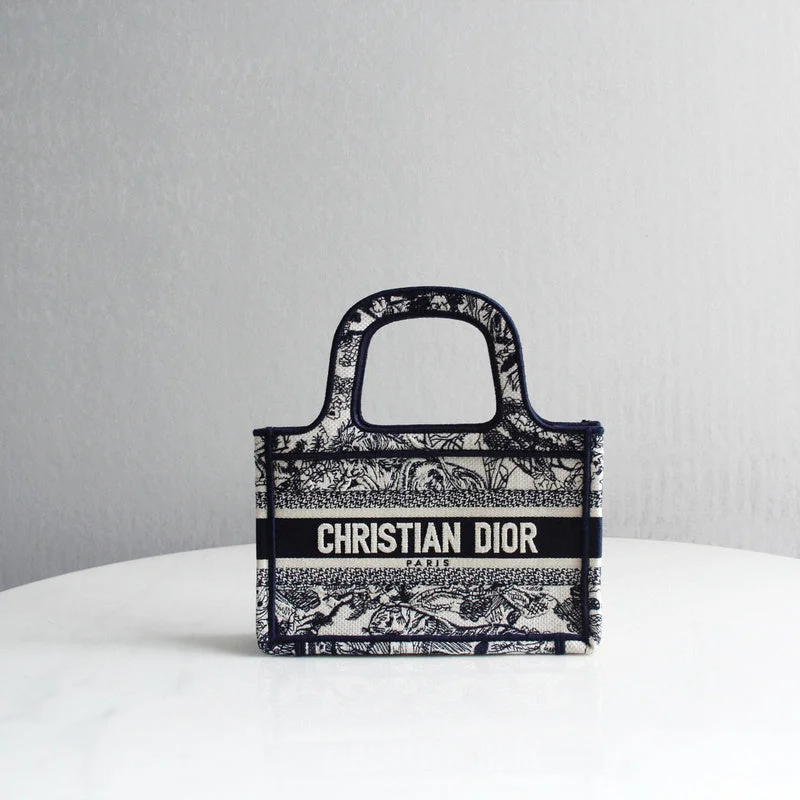 Christian Dior Saddle bags with a studded trim for a bold lookChristian Dior  Bags - 3807