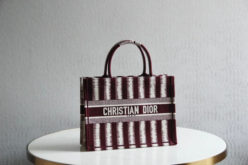 Christian Dior Saddle bags with a patent leather finish for a shiny lookChristian Dior  Bags - 3814