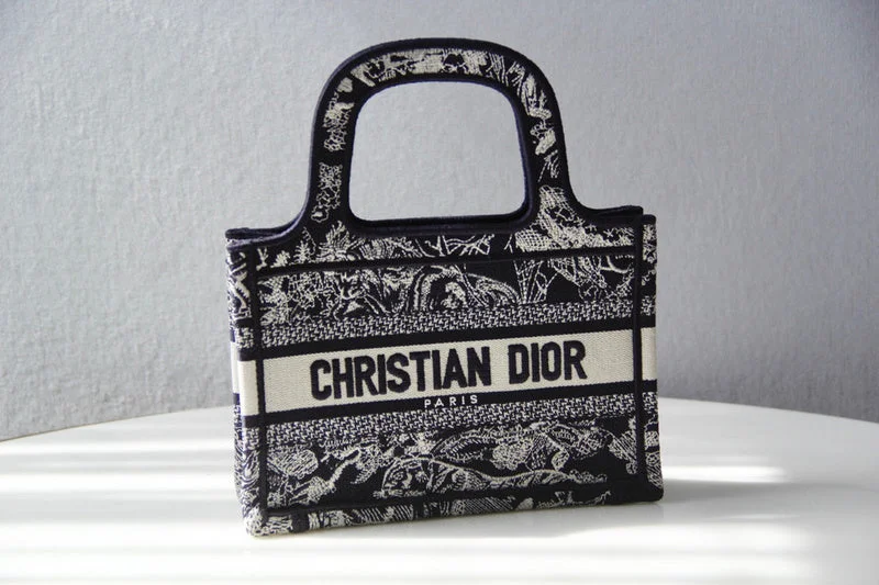 Luxury Christian Dior crossbody bags with a chain - link strapChristian Dior  Bags - 3820