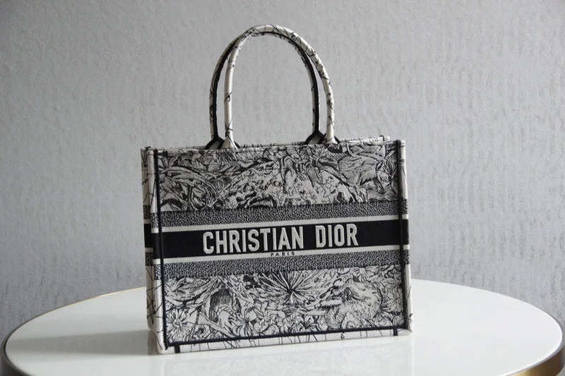 Luxury Christian Dior crossbody bags with a chain - link strapChristian Dior  Bags - 3841