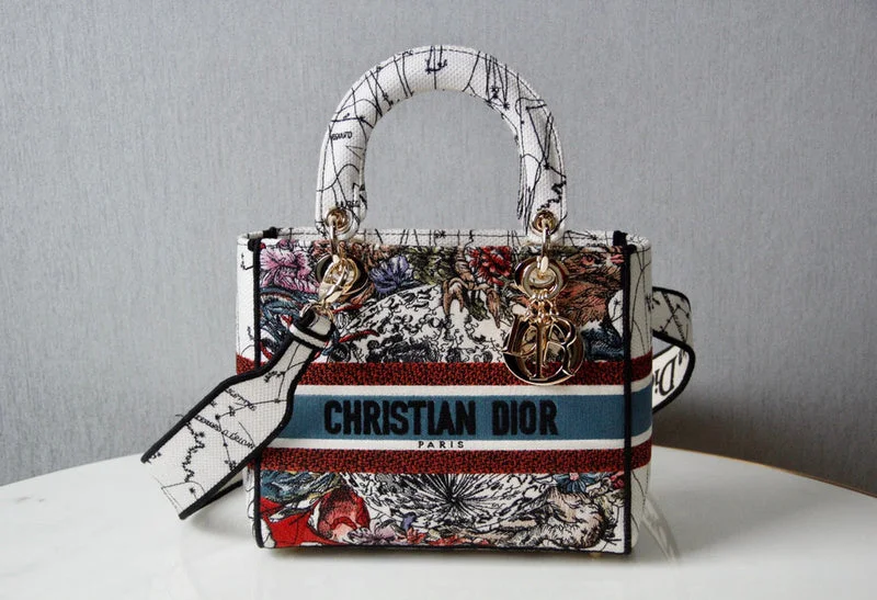 Christian Dior tote bags with a printed Dior logo on the frontChristian Dior  Bags - 3842